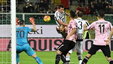 La Juventus non si ferma più: Mandzukic-Sturaro-Zaza e Palermo va ko