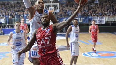 Milano, vittoria e fuga, decide Lafayette