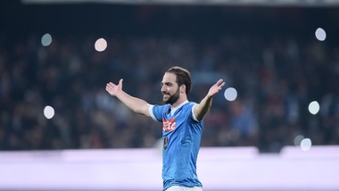 Capocannoniere, Higuain padrone in lavagna