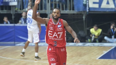 Milano sfida Hackett, out Gentile e Spanoulis