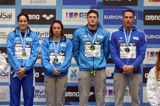 Nuoto Europei, staffetta mista italiana: arriva medaglia d'oro