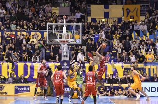 Moviola in campo, Nicchi e Farina imparate dal basket: funziona