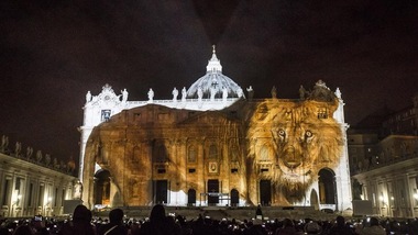 Giubileo, in scena l'arca di Noè: luci e colori sulla Basilica
