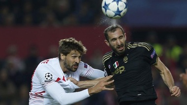 Champions League, Siviglia-Juventus 1-0. Bianconeri autolesionisti: Llorente segna, Morata no. Rischio Barça-Real al sorteggio