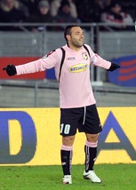 Calcio, Fabrizio Miccoli annuncia il ritiro