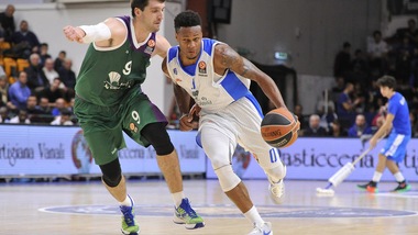 Malaga vince a Sassari: Dinamo ancora a zero