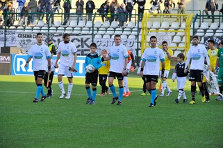 Serie B, Pro Vercelli show, Cagliari pari: guarda tutti i gol