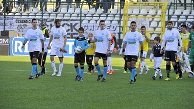 Serie B, Pro Vercelli show, Cagliari pari: guarda tutti i gol