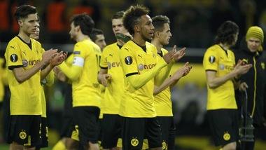 Bundesliga: Augsburg-Shalke04 2-1, Borussia Dortmund-Eintracht Francoforte 4-1