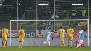 Serie A Frosinone, sputi all'assistente: dura nota del club