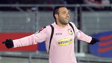 Calcio, Fabrizio Miccoli annuncia il ritiro