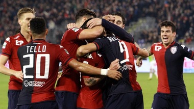 Serie B il Cagliari batte il Bari e accorcia in vetta.