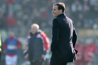 Serie A Juventus, Allegri: «Meglio gettare il cappotto che la partita»