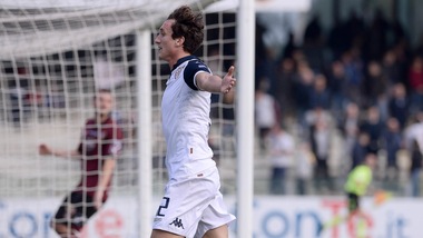 Serie B, Salernitana-Cagliari 0-2: caos nel finale