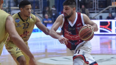 Basket, a Bologna si gioca a Natale: Fortitudo batte Ferrara 74-68