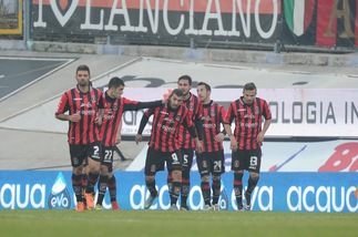 Serie B: Cagliari campione d'Inverno, Crotone secondo, il Novara 3° perde