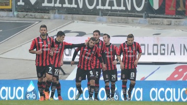 Serie B: Cagliari campione d'Inverno, Crotone secondo, il Novara 3° perde