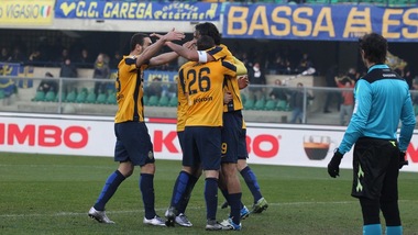 Serie A Verona, Emanuelson primo giorno in campo col Verona