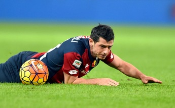 Serie A Genoa-Sampdoria, malore per Dzemaili: è in ospedale