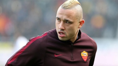 Serie A Roma, problemi muscolari per Nainggolan e Manolas