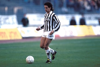 Roberto Baggio compie 49 anni, la Juventus: «Auguri, leggenda»