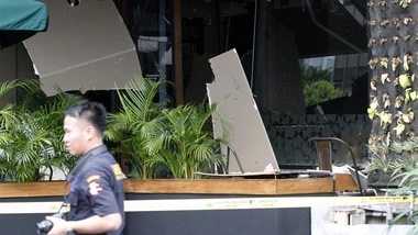 Attentati a Giacarta: 7 morti e almeno sei esplosioni