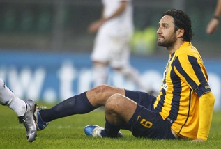 Serie A Verona, Toni si ferma: risentimento muscolare