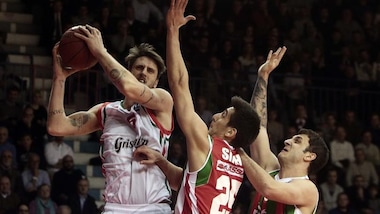 Basket Serie A, Milano-Reggio sfida a distanza