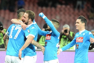 Serie A Napoli-Sassuolo 3-1: Callejon-Higuain show, azzurri ancora al comando