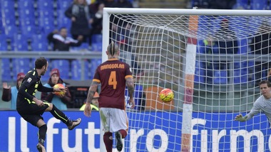 Serie A Roma-Verona 1-1: Pazzini risponde a Nainggolan