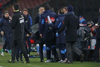 Papà Mancini: «Sarri? In Inghlterra gli darebbero due anni di squalifica»