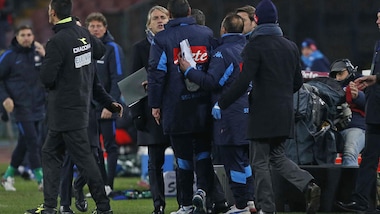 Papà Mancini: «Sarri? In Inghlterra gli darebbero due anni di squalifica»