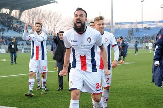 Serie B, risultati 23ª giornata: vola il Crotone, Cagliari in scia. Bari ok