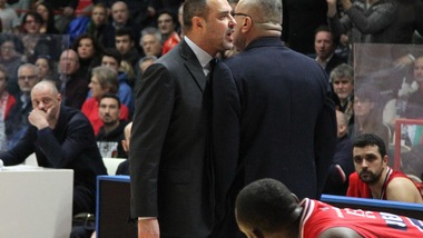 Basket Serie A, Milano show nel derby, furia Moretti