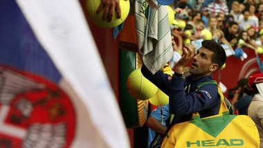 Australian Open, quanti fan per Djokovic: dopo il pass firma gli autografi