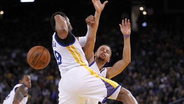 Curry travolge gli Spurs, Warriors senza freni