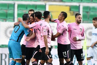 Serie A Palermo, stop Posavec: frattura alla mano