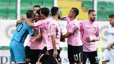 Serie A Palermo, stop Posavec: frattura alla mano
