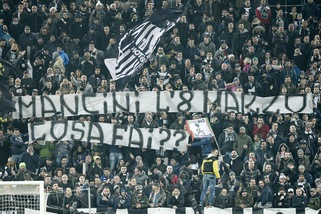 Juventus-Inter, che sfottò per Mancini: dopo Sarri anche i tifosi