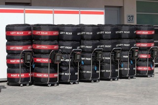 F1, Ecclestone chiede a Pirelli gomme più veloci