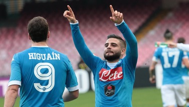 Juventus, il Napoli c'è: 5-1 all'Empoli e controsorpasso ai bianconeri