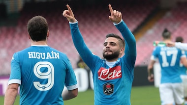 Juventus, il Napoli c'è: 5-1 all'Empoli e controsorpasso ai bianconeri