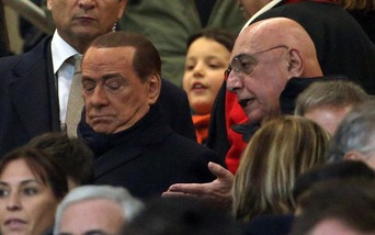 Milan, la Curva a Berlusconi: «Caccia Galliani!». In tribuna anche Conte e Marotta