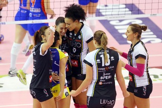 La Liu Jo sbanca Busto Arsizio. Battuto anche il Club Italia