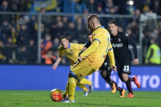Serie A, Frosinone-Bologna 1-0: decide il rigore di Dionisi