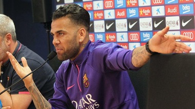 Calciomercato Barcellona, Dani Alves: «Pazzo chi non rinnova contratto a Neymar»