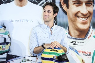 F1, Bruno Senna in pista con le auto di Fangio