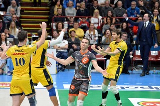 DHL Modena prima finalista di Coppa Italia. 3-1 alla Sir Perugia