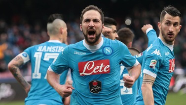 Napoli-Carpi 1-0, decide Higuain su rigore