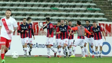 Serie B, Vrenna difende il Crotone: «Fango sul nostro club»
